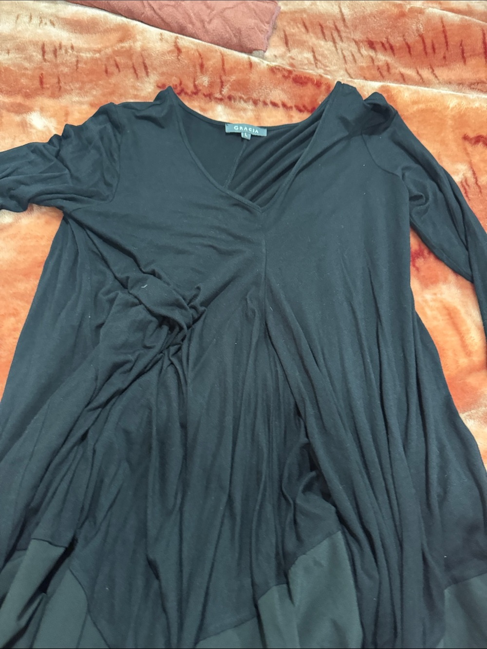 Gracia Black V-Neck Long Sleeve Tunic Top